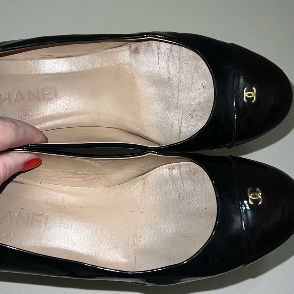 CHANEL Black Patent Leather Cap-Toe Ballet Flats - Picture 11 of 16